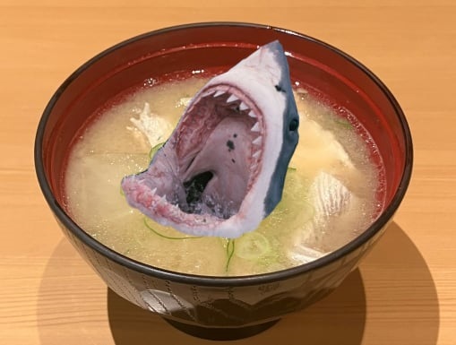 例の汁物